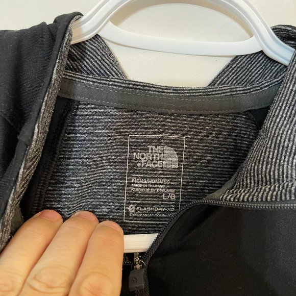 Men's Northface Pullover Flash Dry Long Sleeve 1/2 zip - Picture 4 of 5